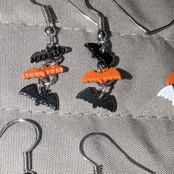 $1 with Bundle ~ Bat Earring Bundle 5196 - Picture 2 of 6